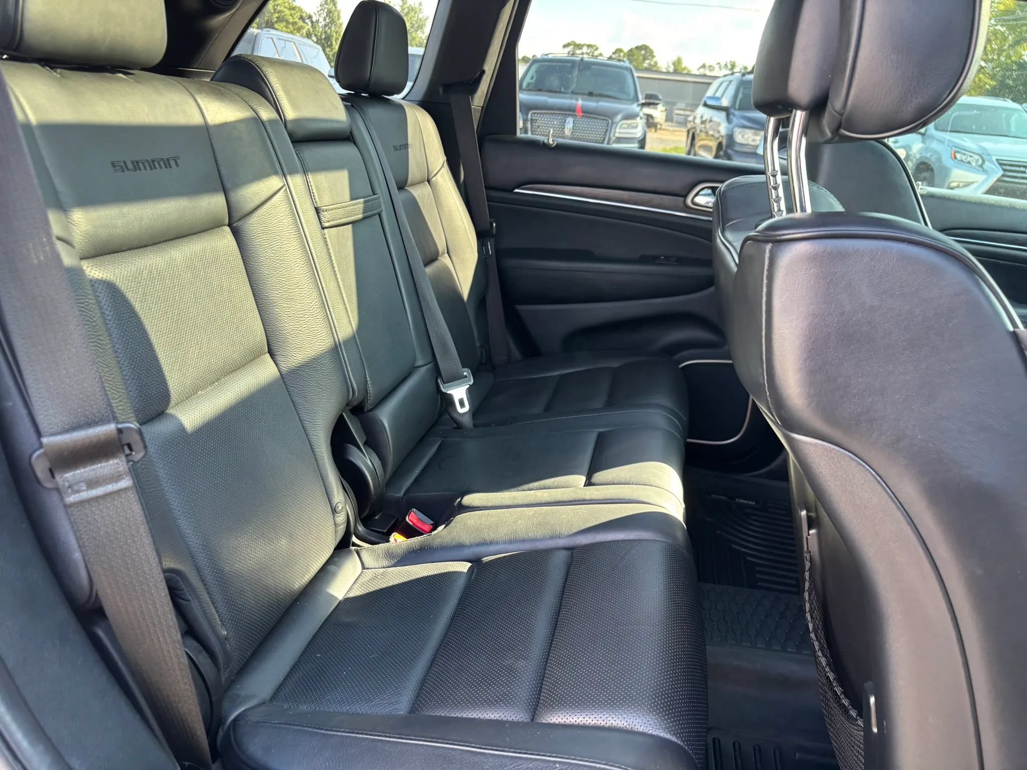 Used 2016 Jeep Grand Cherokee Summit w/ Platinum Series Group AWD/4WD image 18