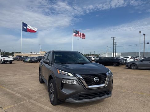 Certified 2023 Nissan Rogue SV FWD image 2