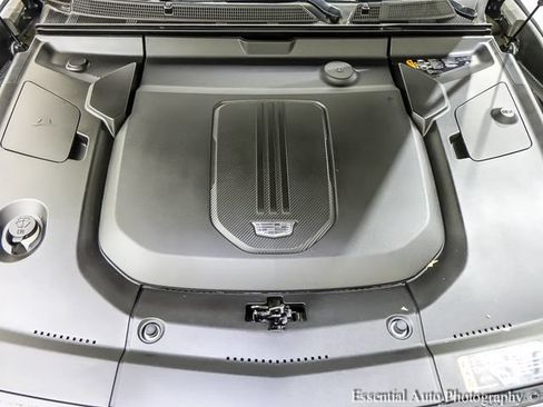Certified 2024 Cadillac Lyriq Luxury AWD/4WD image 28