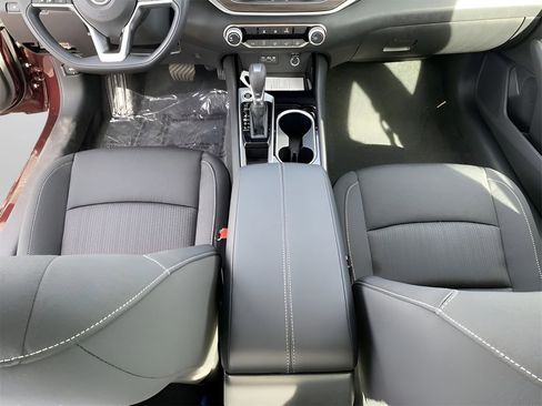 Used 2024 Nissan Altima 2.5 SV FWD image 17