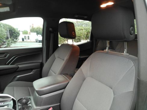 Used 2023 Chevrolet Colorado Trail Boss w/ Technology Package AWD/4WD image 11