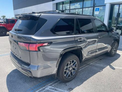 Used 2025 Toyota Sequoia Platinum AWD/4WD image 4