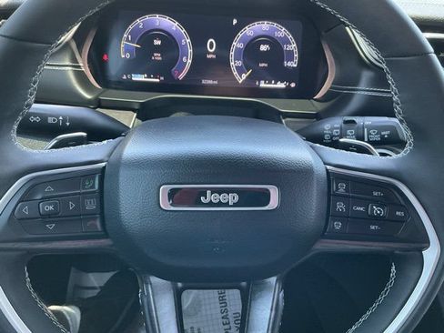 Used 2024 Jeep Grand Cherokee Limited w/ Black Appearance Package AWD/4WD image 30