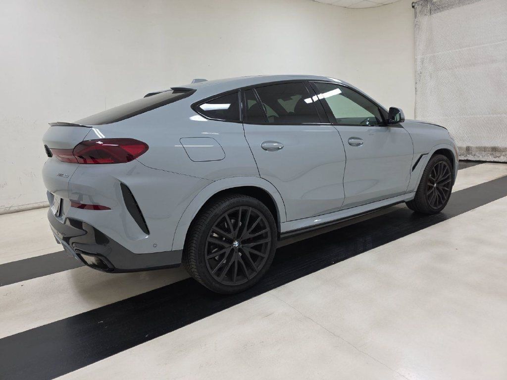 Used 2026 BMW X6 xDrive40i w/ Premium Package AWD/4WD image 2