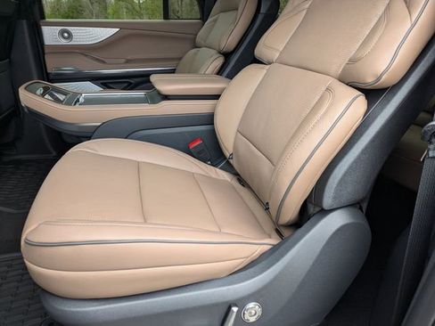 New 2026 Lincoln Navigator L Black Label AWD/4WD image 18
