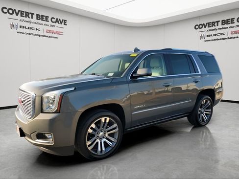 Used 2017 GMC Yukon Denali w/ Open Road Package image 3