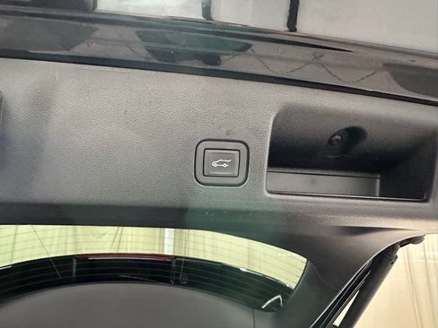 Used 2024 Chevrolet Equinox EV RS FWD image 21