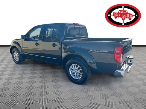 Used 2018 Nissan Frontier SV image 5