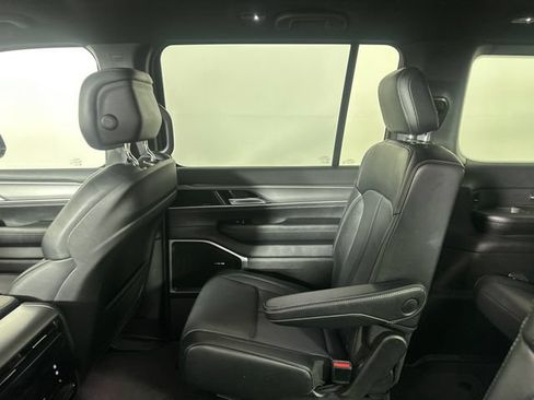 Certified 2025 Jeep Wagoneer Series II AWD/4WD image 16