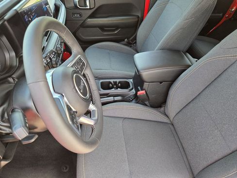 Used 2025 Jeep Wrangler Unlimited Sahara w/ Safety Group AWD/4WD image 18