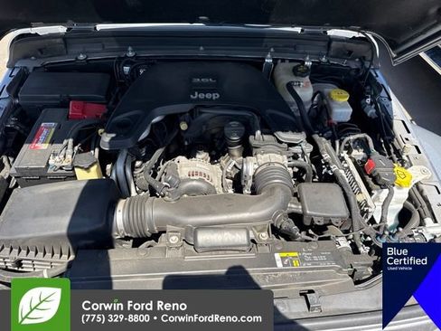 Used 2018 Jeep Wrangler Unlimited Sahara AWD/4WD image 19