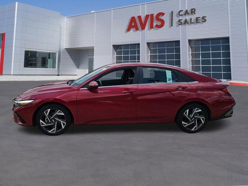 Used 2025 Hyundai Elantra SEL FWD image 2