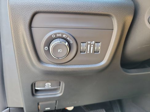 Used 2023 Jeep Grand Cherokee L Summit w/ Luxury Tech Group V AWD/4WD image 35