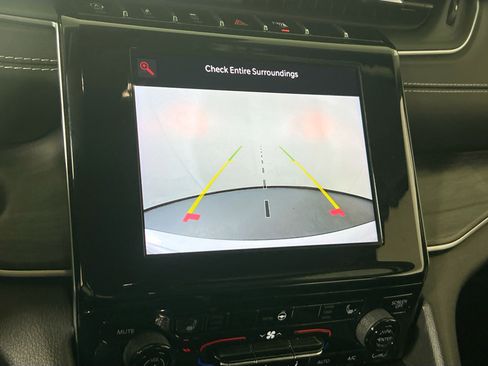 Used 2022 Jeep Grand Cherokee Limited AWD/4WD image 13