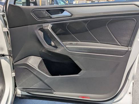 Used 2023 Volkswagen Tiguan SE w/ Panoramic Sunroof Package FWD image 20