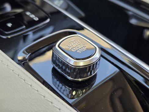 Certified 2025 Volvo XC90 B5 Plus w/ Protection Package Premier image 25