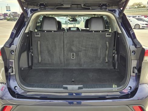 Used 2022 Toyota Highlander XLE image 13