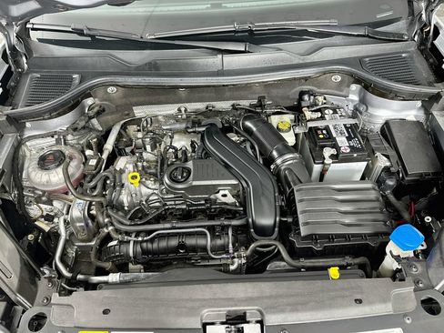 Used 2022 Volkswagen Taos SE w/ Panoramic Sunroof Package FWD image 32