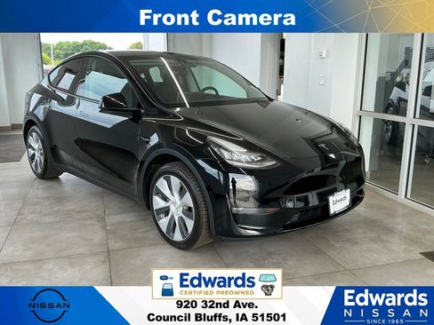 Used 2021 Tesla Model Y Long Range AWD/4WD image 2
