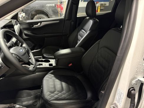 Used 2023 Ford Escape Platinum w/ Premium Technology Package image 8