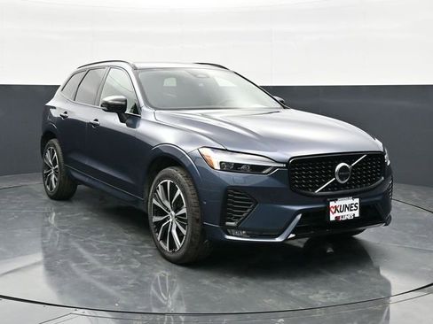 Used 2025 Volvo XC60 B5 Plus AWD/4WD image 4