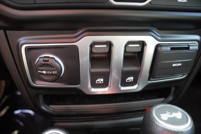 Used 2021 Jeep Wrangler Sport AWD/4WD image 28