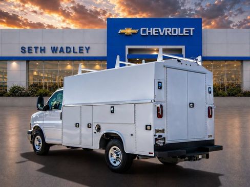 Used 2024 Chevrolet Express 3500 w/ Power Convenience Package RWD image 4