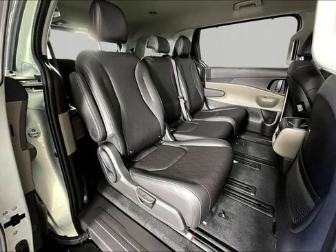 New 2026 Kia Carnival EX image 11