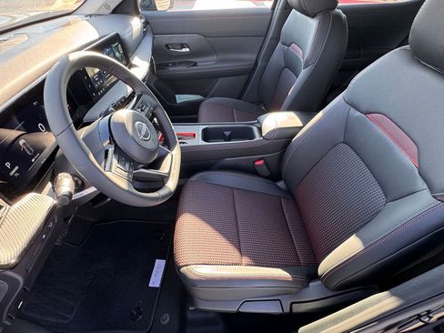 New 2026 Nissan Kicks SR w/ Illumination Package image 9