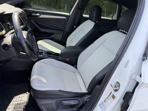 Used 2019 Volkswagen Jetta R-Line w/ R-Line Cold Weather Package FWD image 16