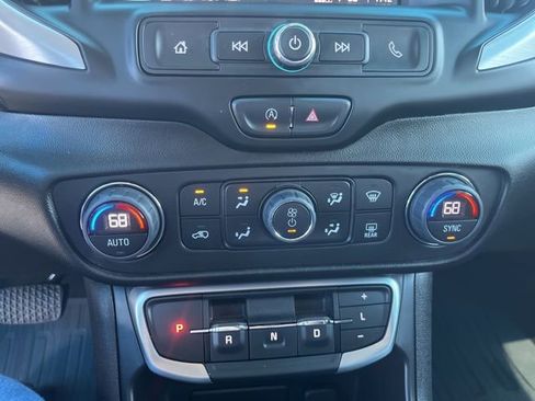 Used 2024 GMC Terrain SLE w/ Driver Convenience Package image 14