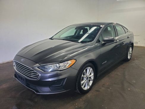 Used 2019 Ford Fusion SE FWD image 1