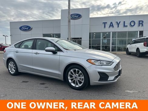 Used 2019 Ford Fusion SE image 1