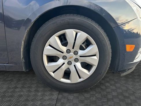 Used 2014 Chevrolet Cruze LS image 9