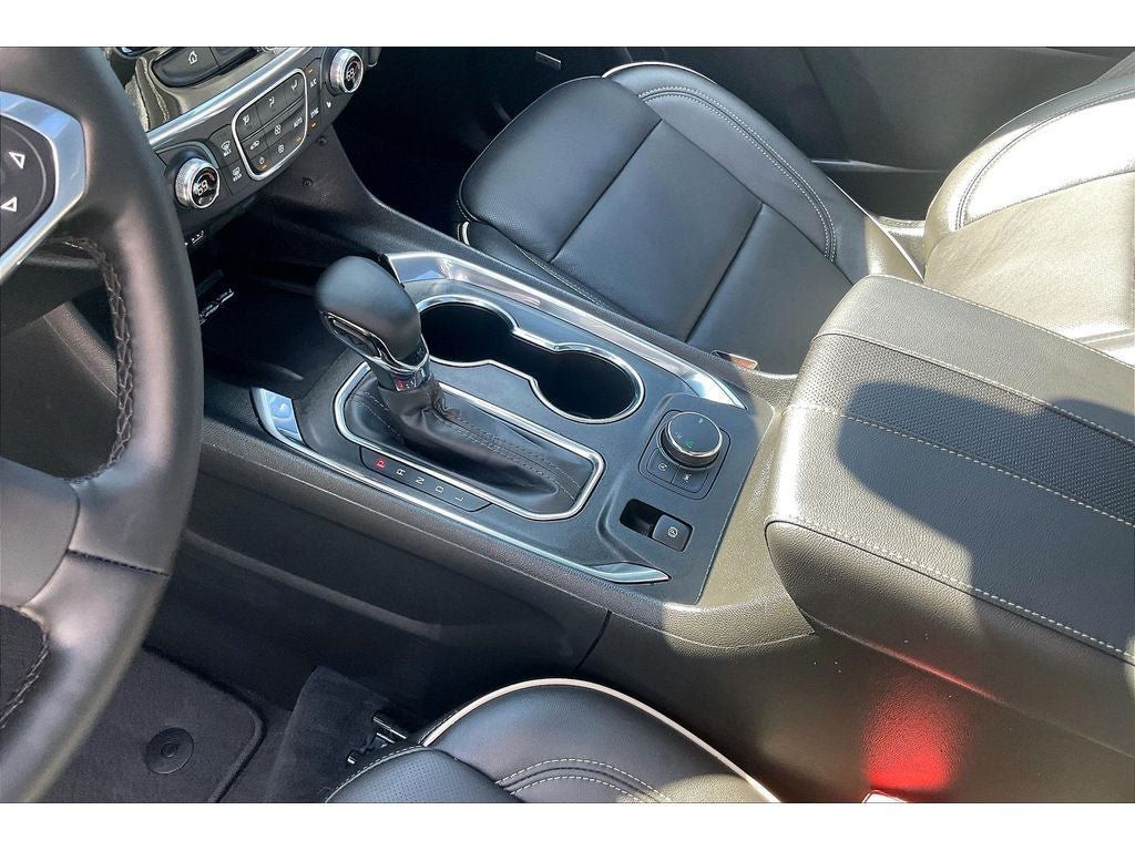 Used 2023 Chevrolet Traverse Premier FWD image 19
