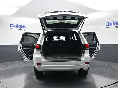 Used 2018 Jeep Grand Cherokee Altitude image 56