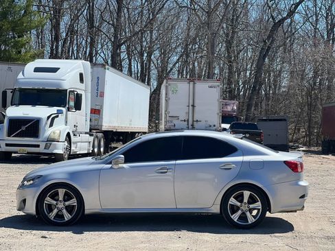 Used 2011 Lexus IS 250 w/ Premium Pkg Value Edition image 3