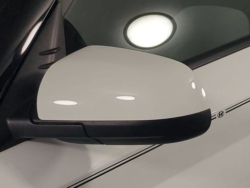 Used 2023 Hyundai Venue SEL FWD image 12