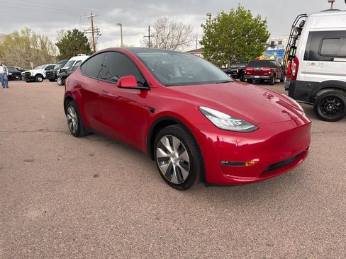 Used 2022 Tesla Model Y Long Range AWD/4WD image 3