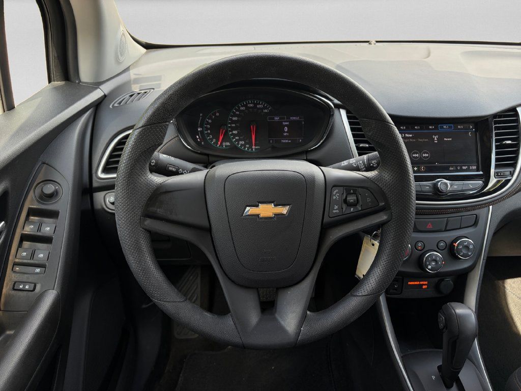 Used 2018 Chevrolet Trax LS AWD/4WD image 11