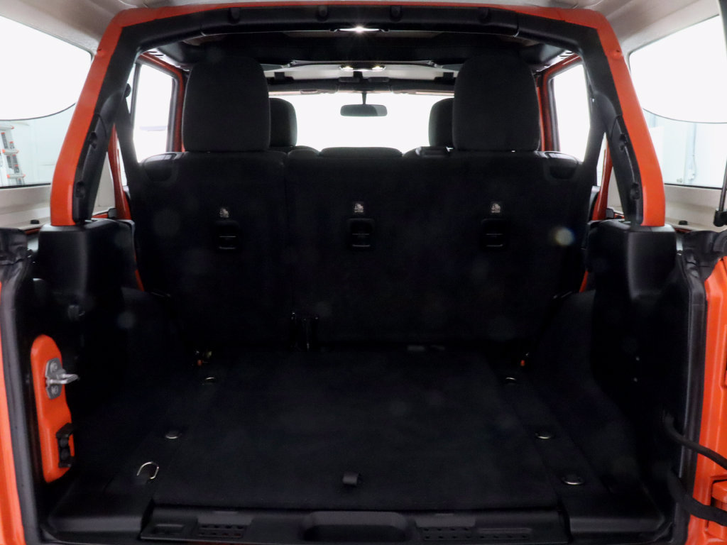 Used 2019 Jeep Wrangler Unlimited Sahara w/ LED Lighting Group AWD/4WD image 27