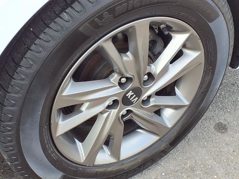 Used 2019 Kia Optima LX image 12