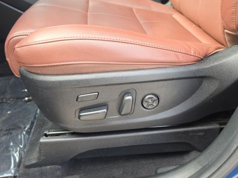 Used 2024 Kia Telluride SX w/ Towing Package FWD image 21