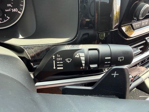 Certified 2025 Nissan Pathfinder SV w/ SV Premium Package FWD image 30