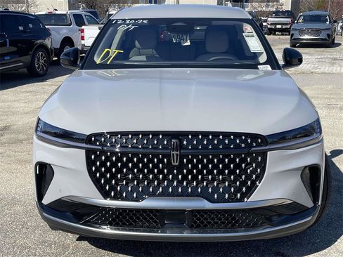 New 2026 Lincoln Nautilus Premier image 8