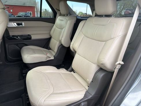 Used 2021 Ford Explorer Platinum w/ Equipment Group 601A image 9