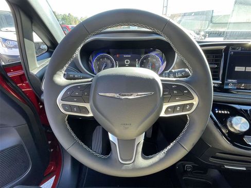 New 2026 Chrysler Pacifica Select image 34