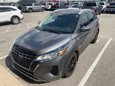 Used 2023 Nissan Kicks SV FWD image 2