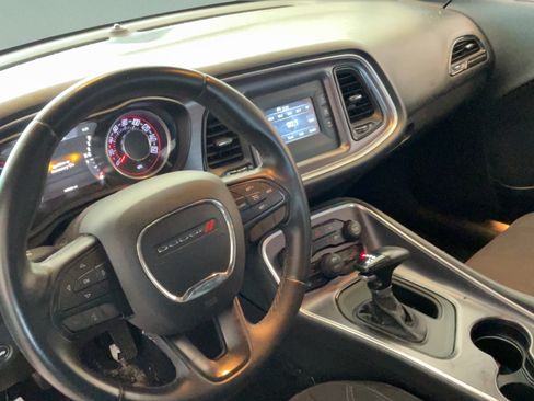 Used 2015 Dodge Challenger SXT w/ Driver Convenience Group RWD image 21