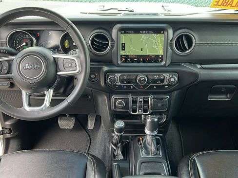 Used 2023 Jeep Wrangler Unlimited Sahara AWD/4WD image 16